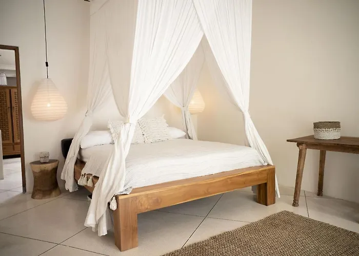 Tropical 3bdr Poolvilla In Heart Of Seminyak