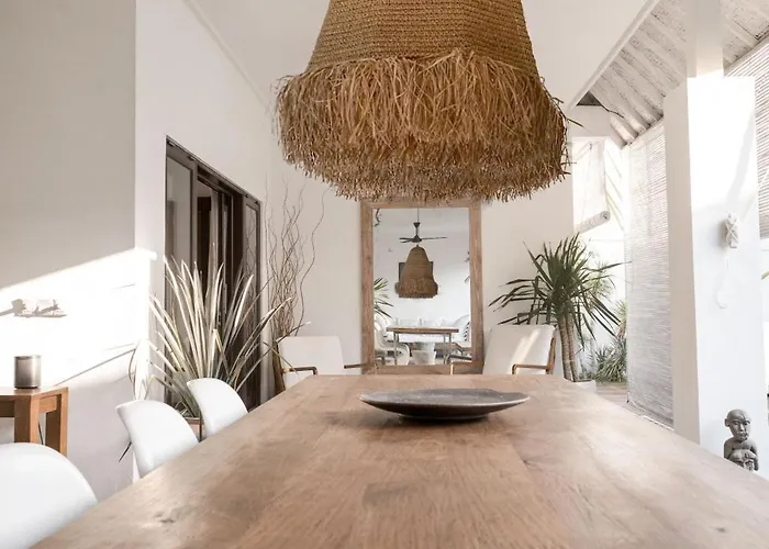 Tropical 3bdr Poolvilla In Heart Of * Seminyak